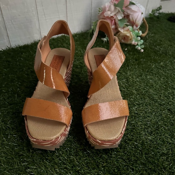 PEDRO GARCÍA fidelia
QUARTER-BACK WEDGE
$595 
maple vacchetta
SANDALS US 7 NEW - Picture 17 of 17